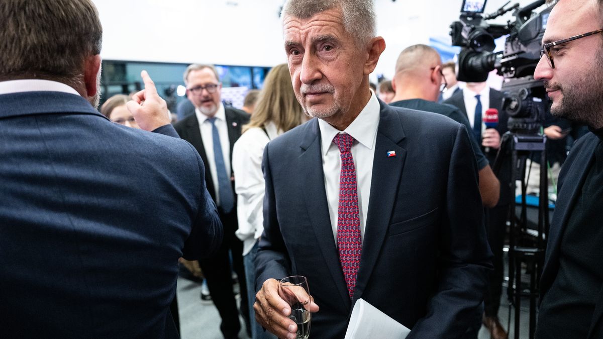 Babiš zkritizoval vládu za to, že hledá nástupce Drábové. Pavlovi poděkoval